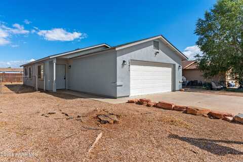 24421 N Diamond Head Avenue, Paulden, AZ 86334