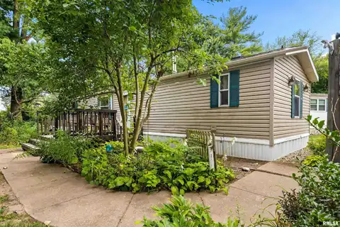 5900 W DELUXE Boulevard, Bellevue, IL 61604