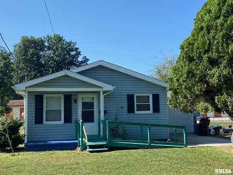 614 E VINE Street, Taylorville, IL 62568