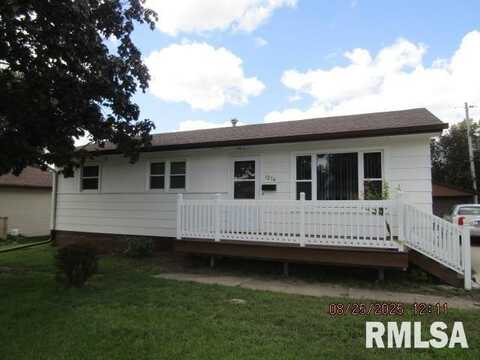 1214 N ELMWOOD Avenue, Davenport, IA 52804