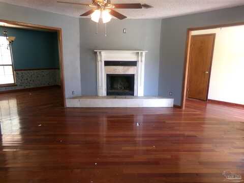 6008 Kingswood Dr, Milton, FL 32570
