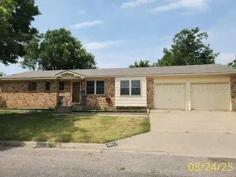 1601 N Dogwood Ln, Pampa, TX 79065