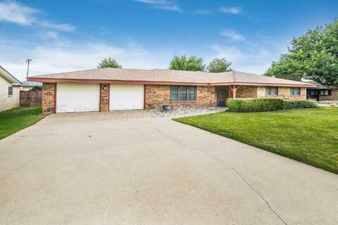1926 N Holly Ln, Pampa, TX 79065