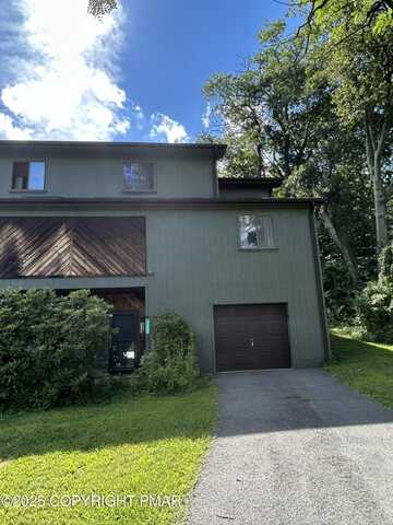 7222 Onawa Court, Cresco, PA 18326