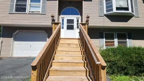 104 Yvette Court, Dingmans Ferry, PA 18328