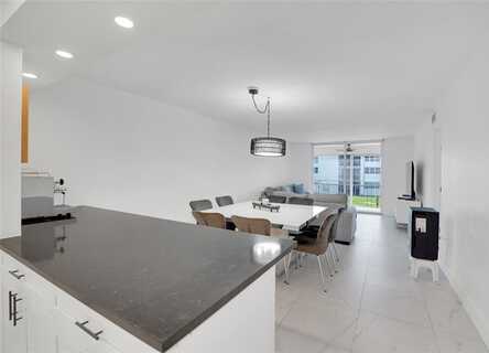 8911 S Hollybrook Blvd, Pembroke Pines, FL 33025