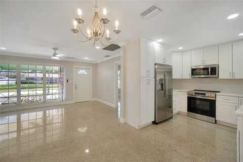 917 SE 15th Ct, Deerfield Beach, FL 33441