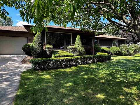 24 CARIBOU Court, APPLETON, WI 54911