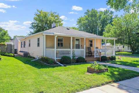 1702 SPRUCE Street, OSHKOSH, WI 54901