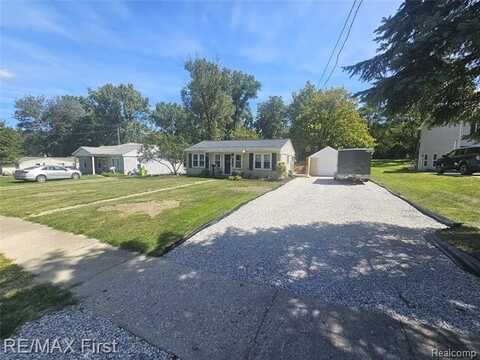 810 Forest Drive, Fenton, MI 48430