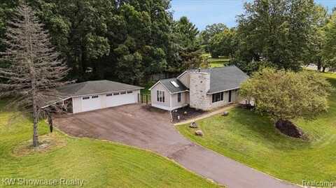 1051 Swan Lane, Fenton, MI 48430