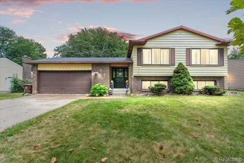 2524 Newport Drive, Lansing, MI 48906