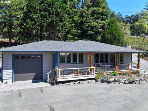 929 OLD COUNTY RD, Brookings, OR 97415