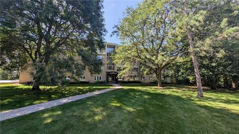 100 Imperial Drive W, West Saint Paul, MN 55118