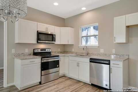 404 E CARSON ST, San Antonio, TX 78208