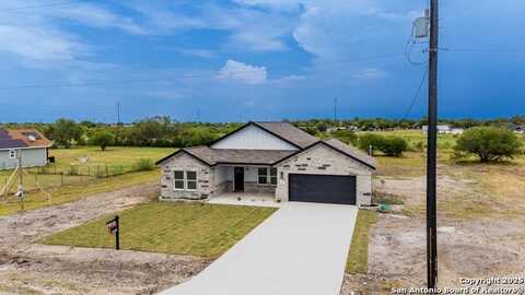 307 Ranchero Way, Natalia, TX 78059