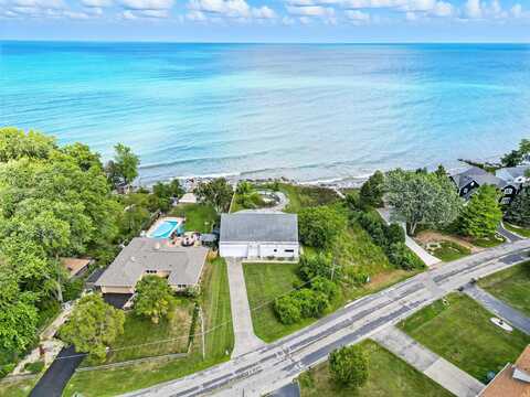 10203 Lakeshore Drive, Pleasant Prairie, WI 53158