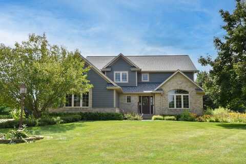 N66w35950 Farmstead Court, Oconomowoc, WI 53066