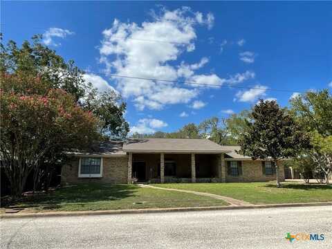 512 Devall Street, Hallettsville, TX 77964