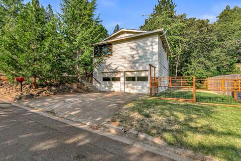 1015 Oneida Circle, Ashland, OR 97520