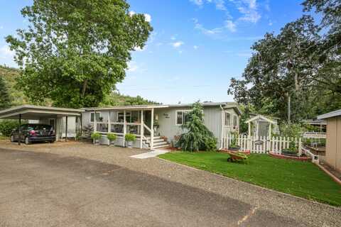 7 Brophy Way, Shady Cove, OR 97539