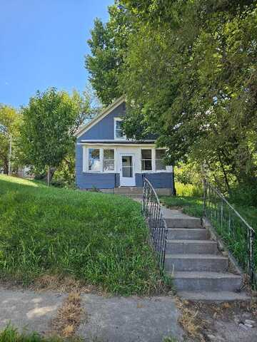 405 OAKLAND Avenue, OAKLAND, IA 51560