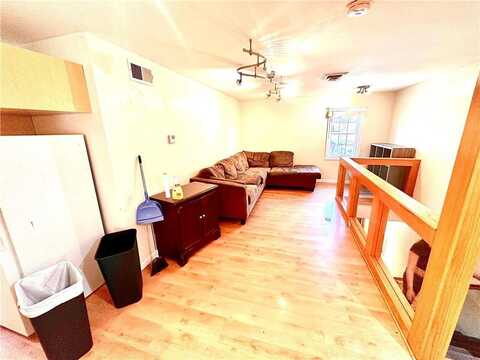 42 Broadway Way, Newport, RI 02840