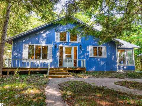 13431 N Forest Beach Shores, Northport, MI 49670