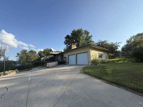 211 Meadowlark LN, Ozawkie, KS 66070