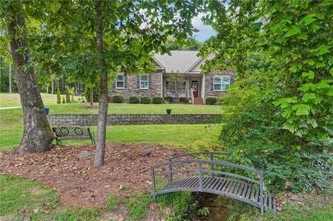 1550 Pike Place Court, Kernersville, NC 27284