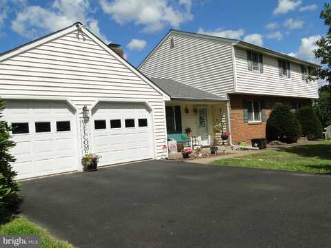 1530 GATEWAY DRIVE, QUAKERTOWN, PA 18951