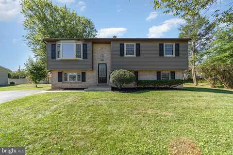 810 OAK LANE, LEBANON, PA 17046