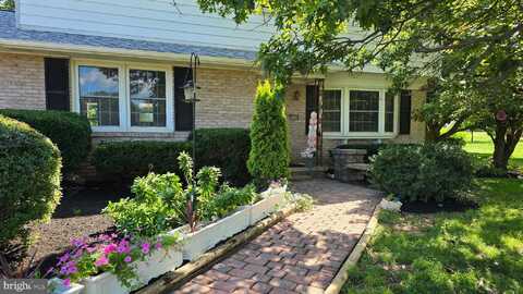 1734 BECKER ROAD, MANHEIM, PA 17545