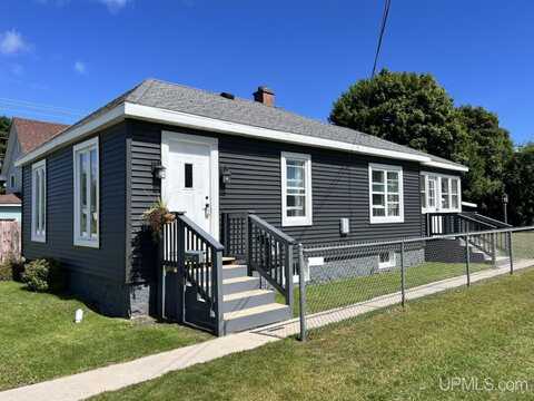 226 N Second, Manistique, MI 49854