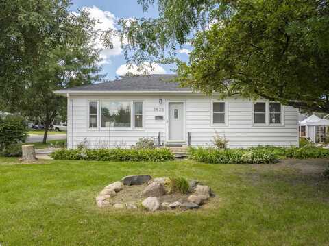 2520 W 8th Street, Waterloo, IA 50702