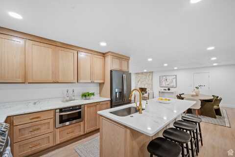 7006 S CHRIS E, Cottonwood Heights, UT 84121