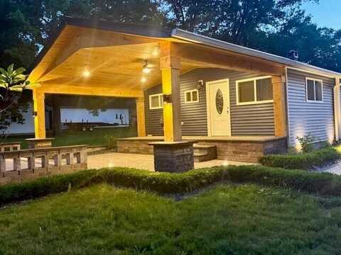 119 Desoto Avenue, Houghton Lake, MI 48629