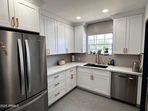 1222 E ALMERIA Road, Phoenix, AZ 85006