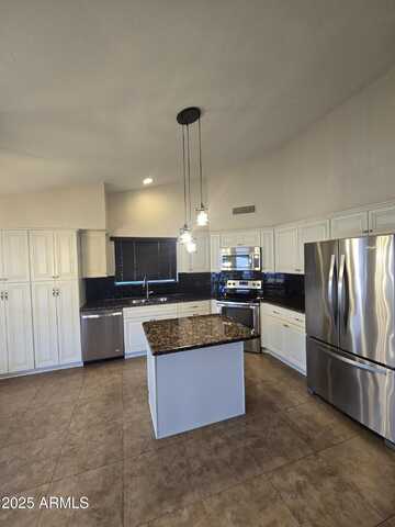 2520 E Granite View Drive, Phoenix, AZ 85048