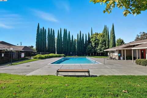 2067 Olivera Rd, Concord, CA 94520