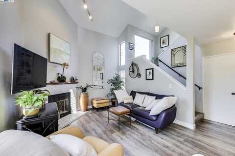 3687 Maple Ave, Oakland, CA 94602