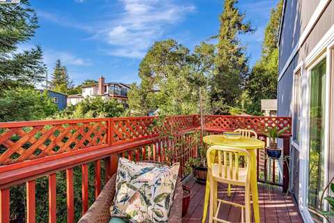 3687 Maple Ave, Oakland, CA 94602