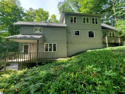 6550 SW BAYSHORE DRIVE, TRAVERSE CITY, MI 49684