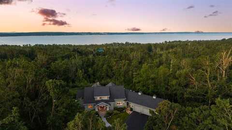 731 W HATHAWAY, HARBOR SPRINGS, MI 49740