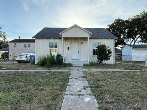 212 S McCall Street, Sinton, TX 78387