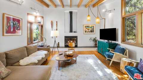 21421 Encina Rd, Topanga, CA 90290