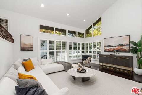 2880 Woodwardia Dr, Los Angeles, CA 90077