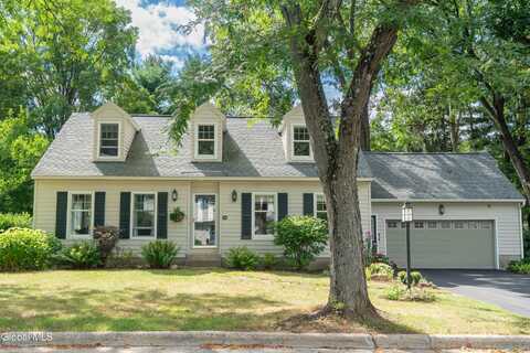 11 Wedgewood Drive, Saratoga Springs, NY 12866