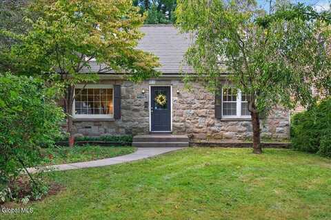 2209 Niskayuna Drive, Niskayuna, NY 12309