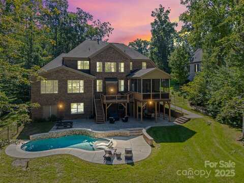 2100 Pondmeade Lane, Weddington, NC 28104